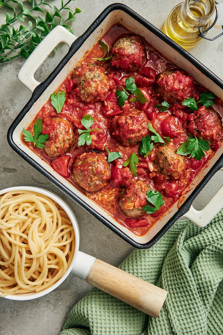 Italienska köttbullar med citron och vitlök i tomatsås