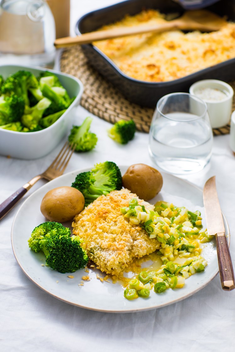 Fiskegrateng med romanesco, knutekål og persillesmør
