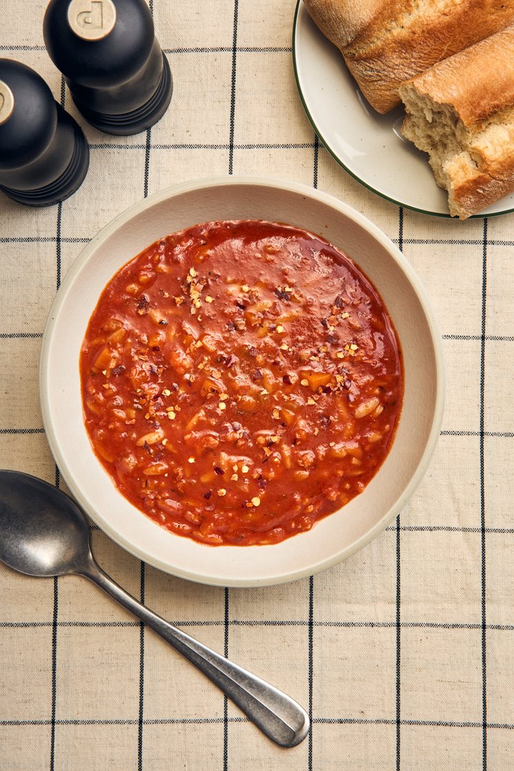 Minestronesoppa med salsicciafärs och surdegsbröd