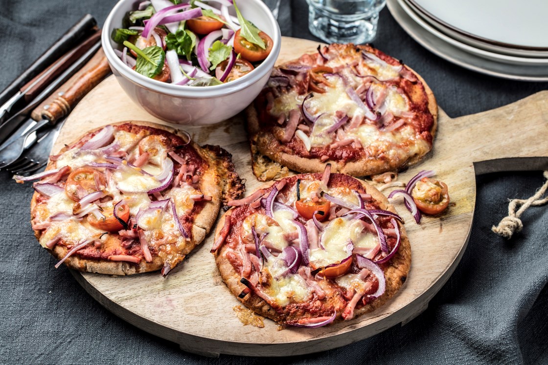 Pitapizza med mozzarella og skinke