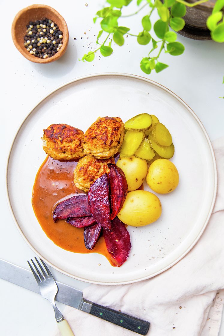 Klassiske frikadeller med bagte rødbeder