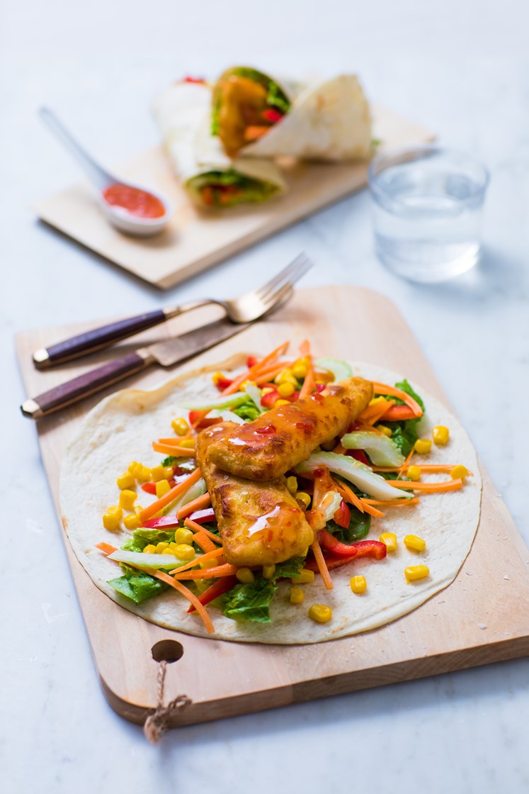 Tortillas med tempurasei, friske grønnsaker og sweet chili-saus