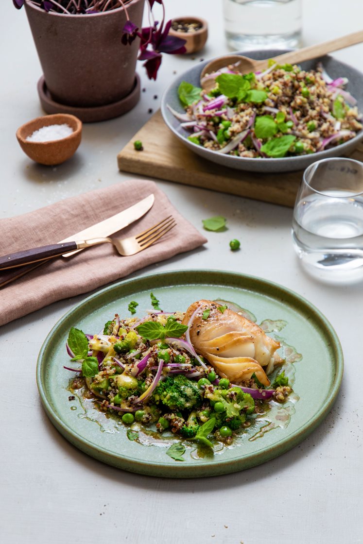 Ovnsbakt torsk med quinoa-, brokkoli- og myntesalat