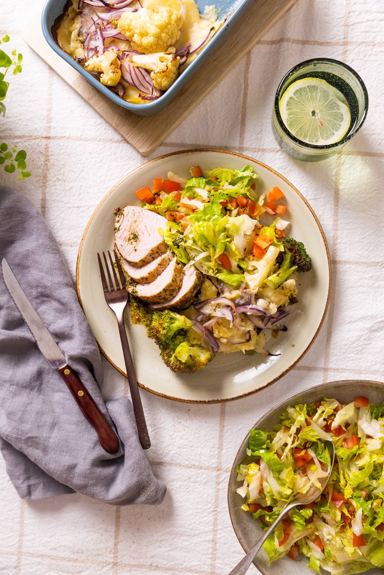 Svinefilet med fløtepoteter og tomatsalat