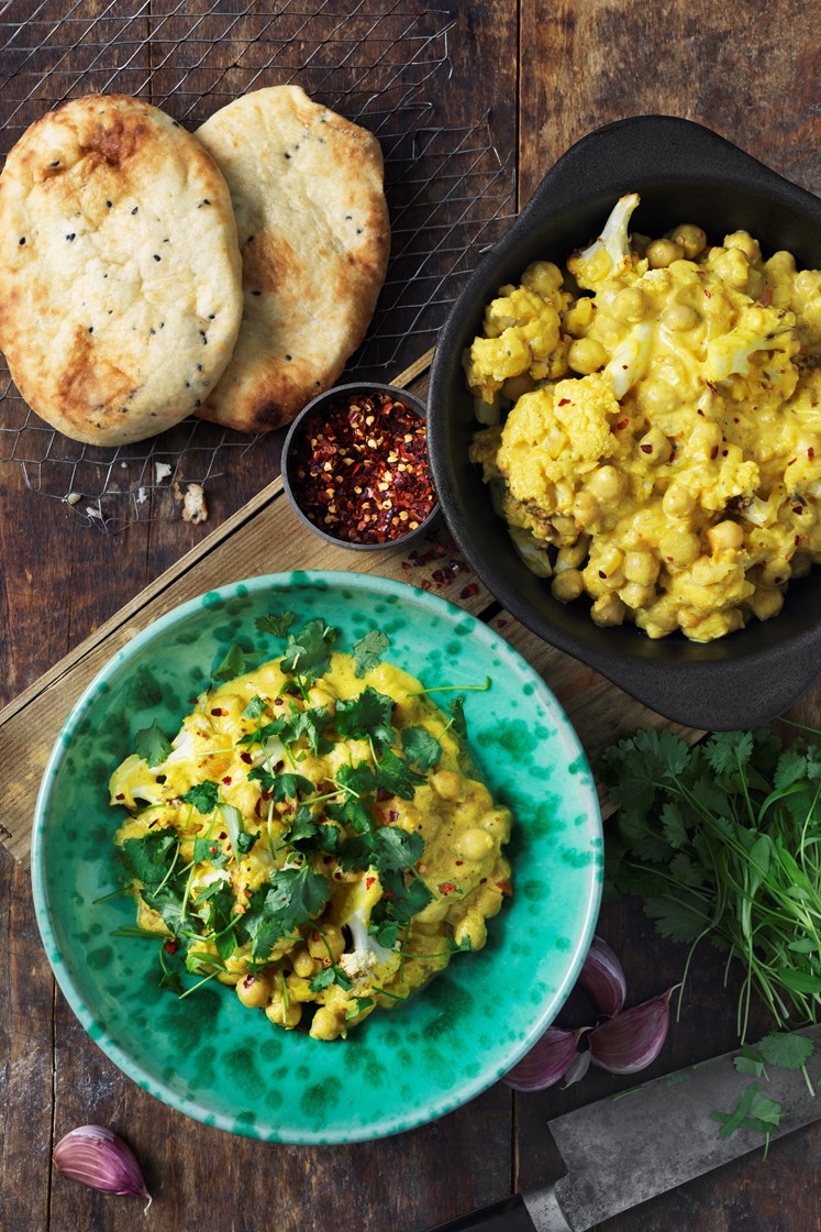 Rostad blomkålscurry med kokos och naanbröd