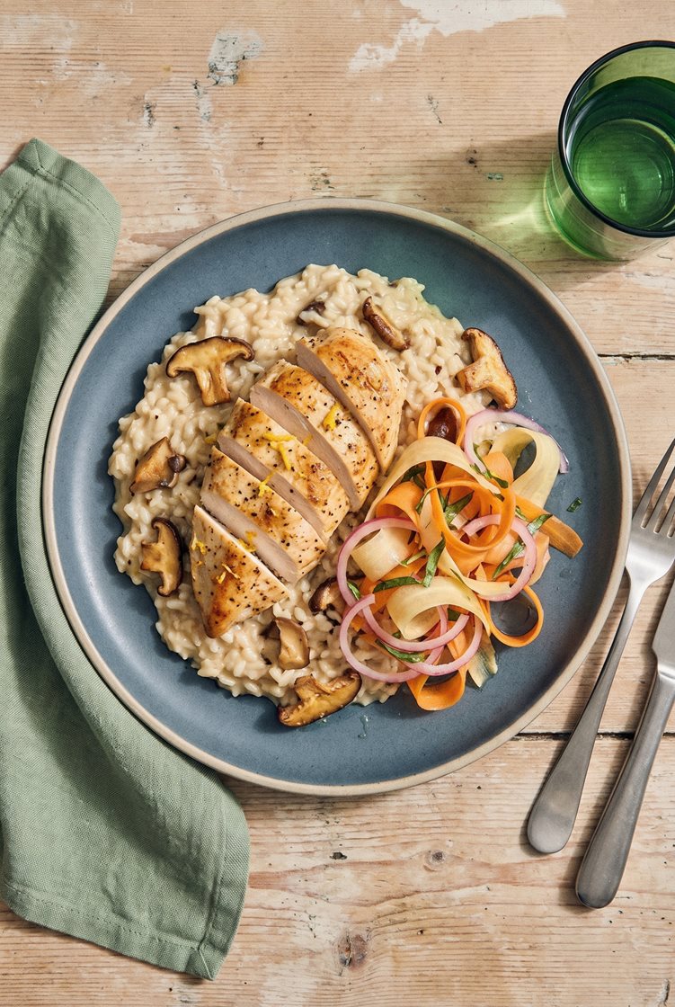 Kyllingebryst med shitake-risotto og estragonsyltede rodfrugter