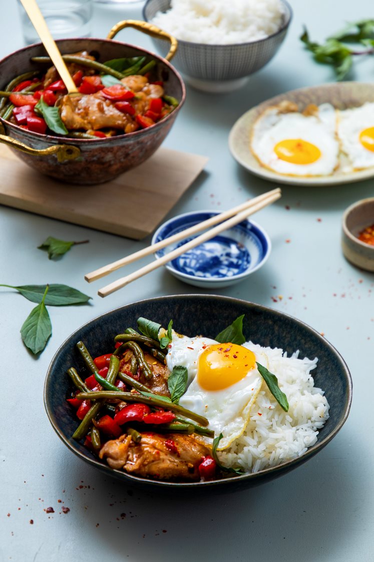 Wokstekt kylling, grønne bønner, paprika, chili og jasminris