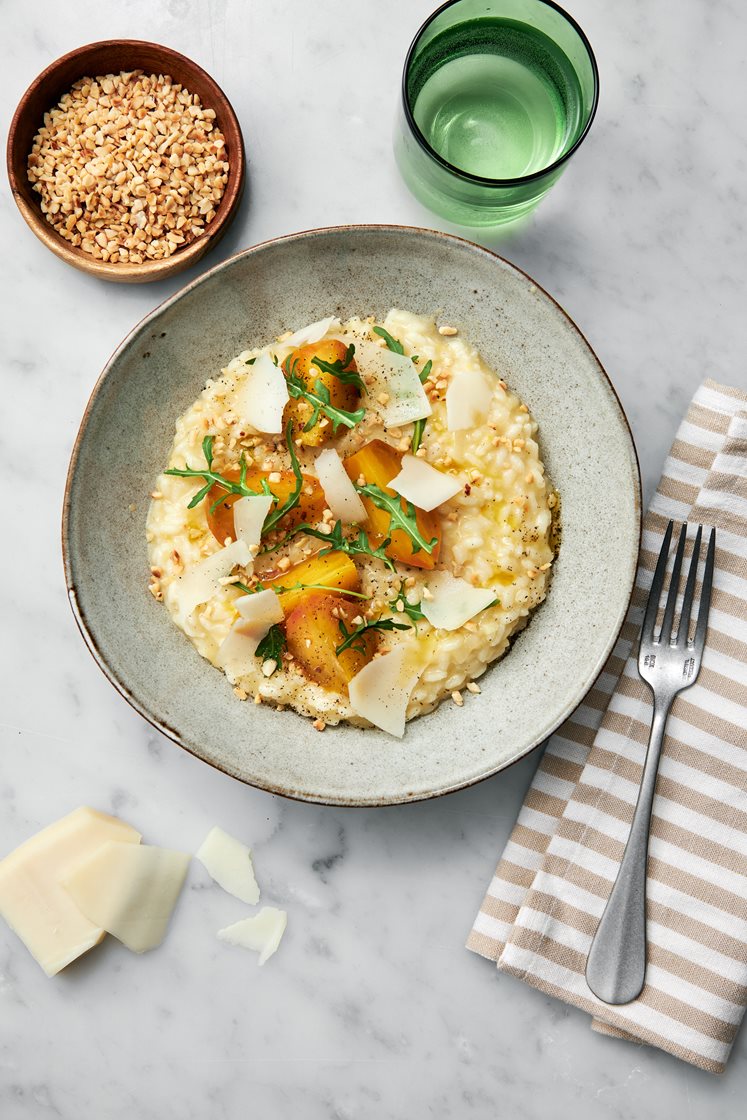 Risotto al limone med getost, gulbetor och hasselnötter