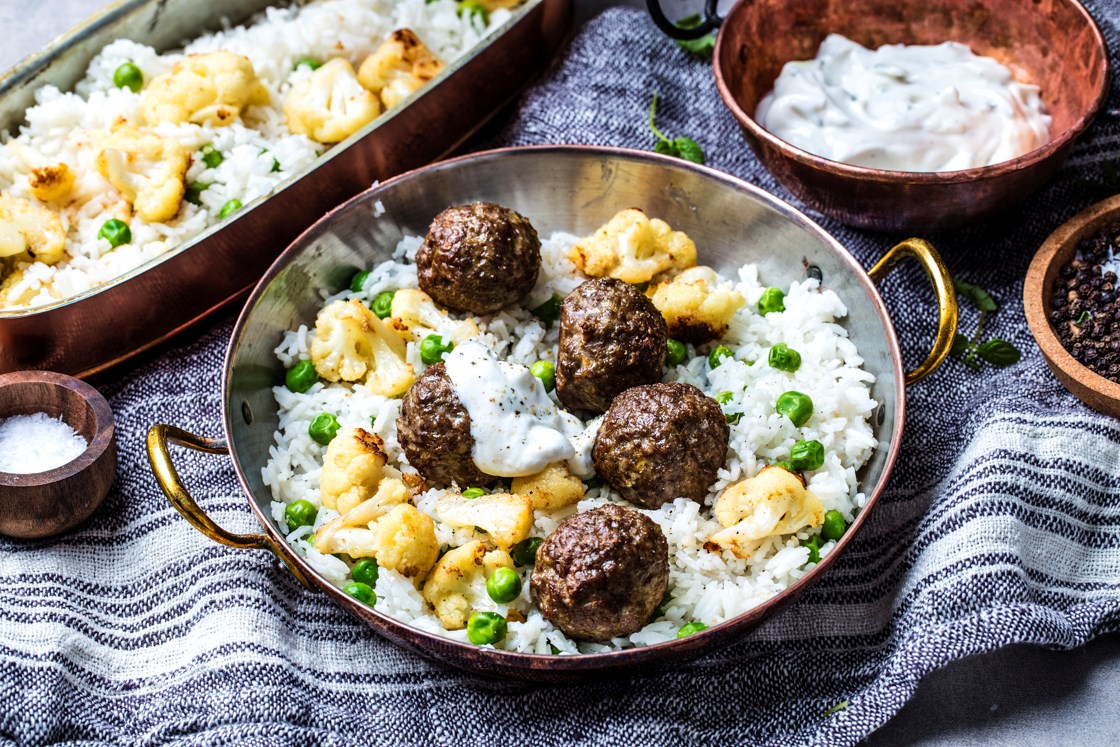 Indiske kjøttboller med erteris og raita