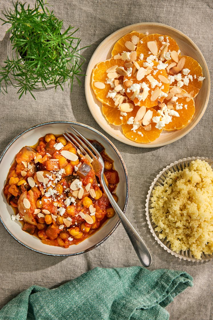 Marockansk kikärtsgryta med mandel- och apelsinsallad 