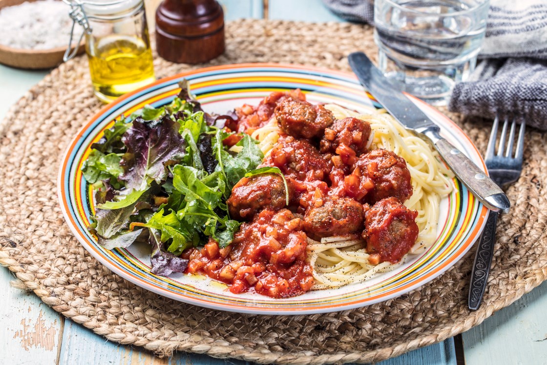 Kjøttboller i tomatsaus med pasta