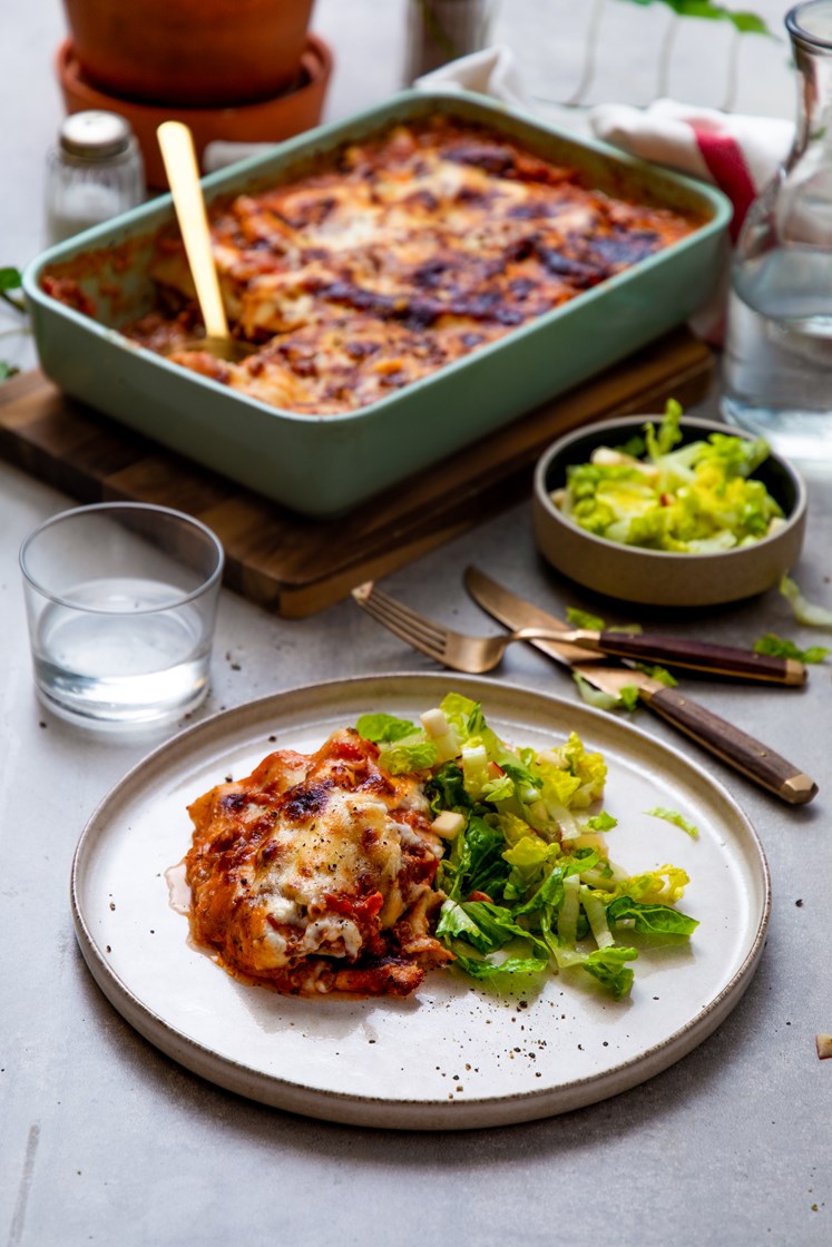 Rask lasagne bolognese med frisk eplesalat