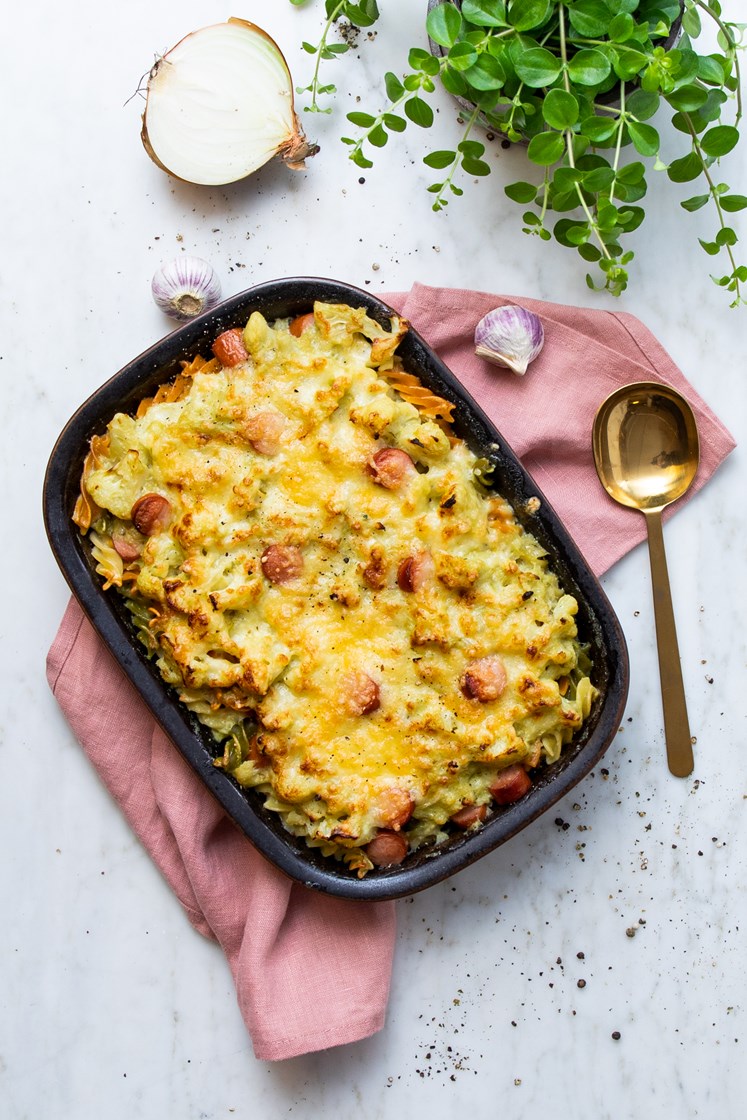 Gratinert pastagrateng med pølse og blomkål