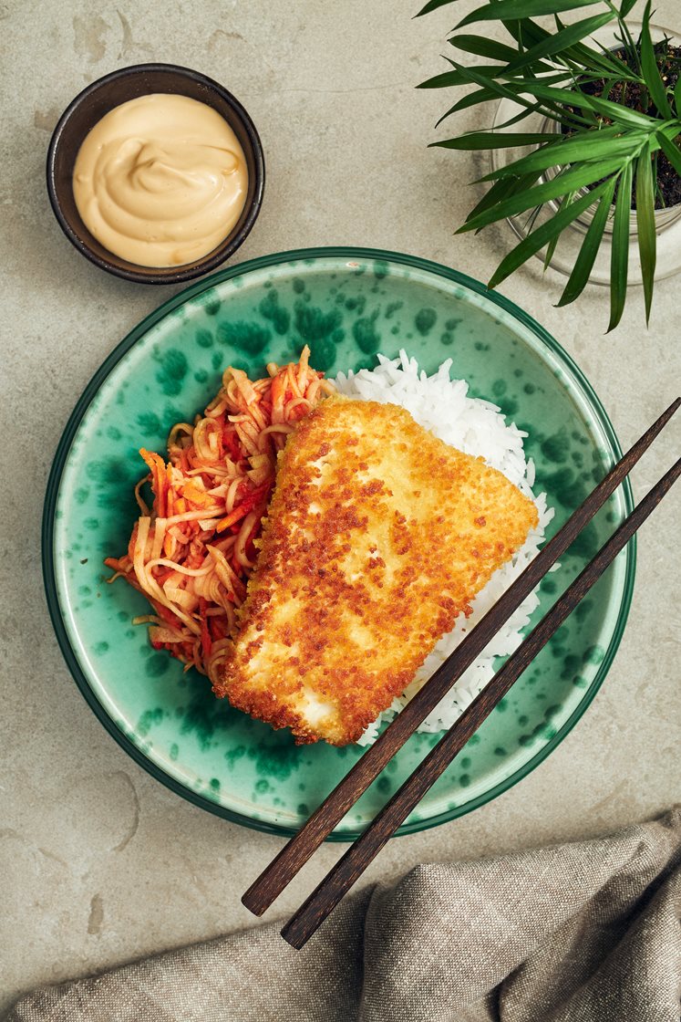 Frasig torsk med sesamdressing, mynta och kålrabbisallad