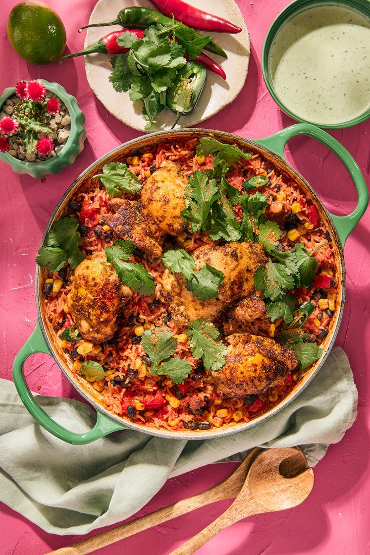 Kycklinglår på ben med mexikanskt ris och jalapeño- och koriandersås