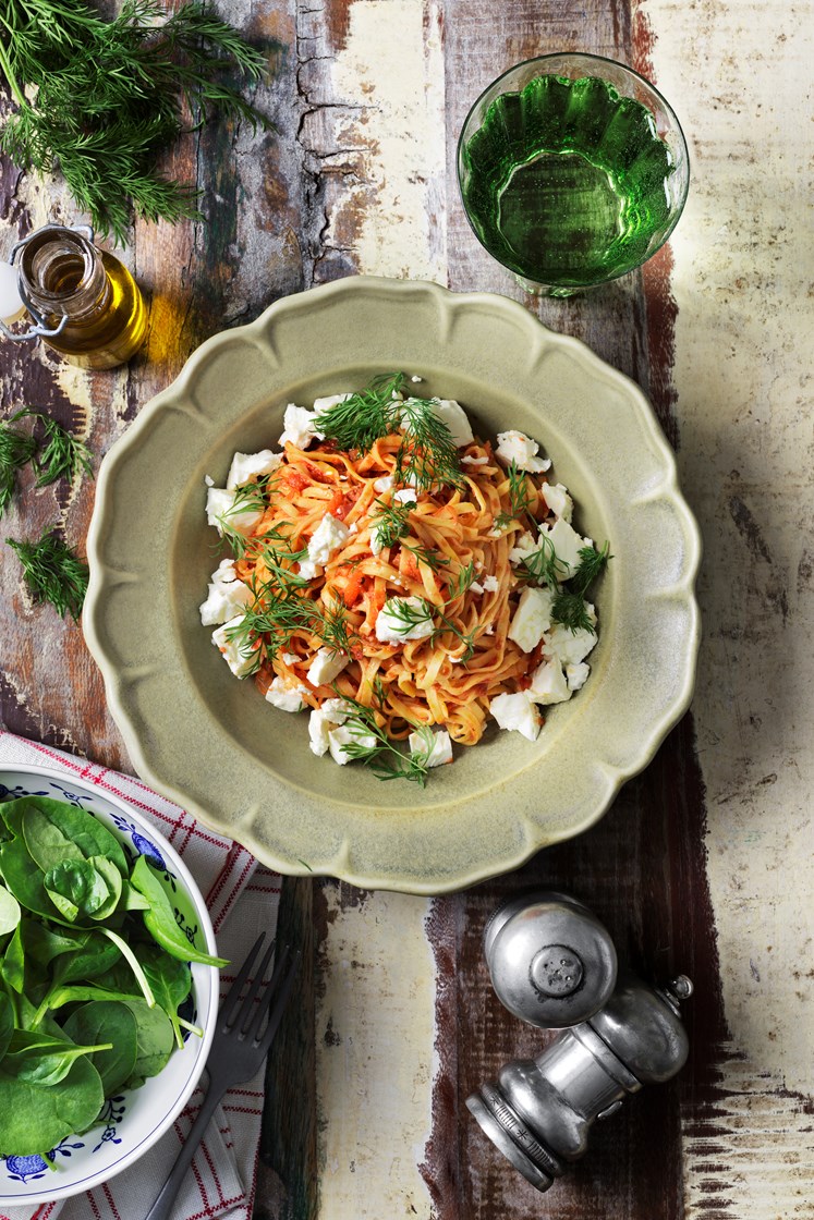 Krämig morotspasta med fetaost och dill