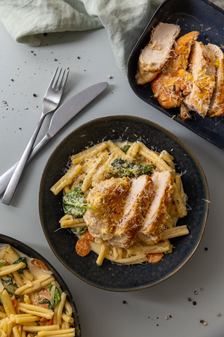 Pasta med kylling og spinat i fløtesaus