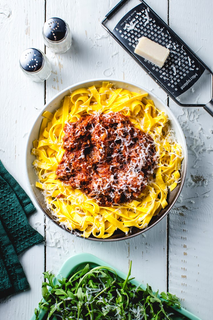 Tagliatelle med kjøttragu, ruccola og grana padano