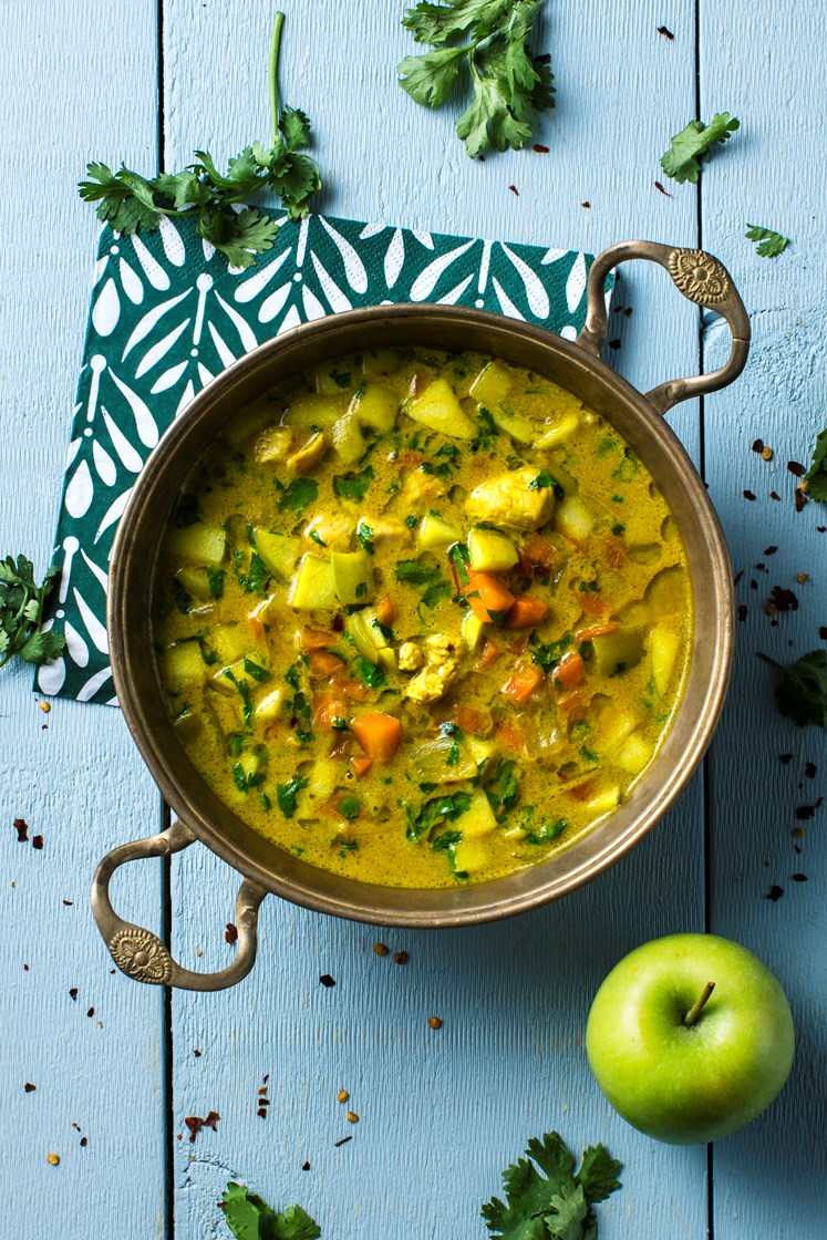 Mulligatawnysuppe med kylling, eple og koriander