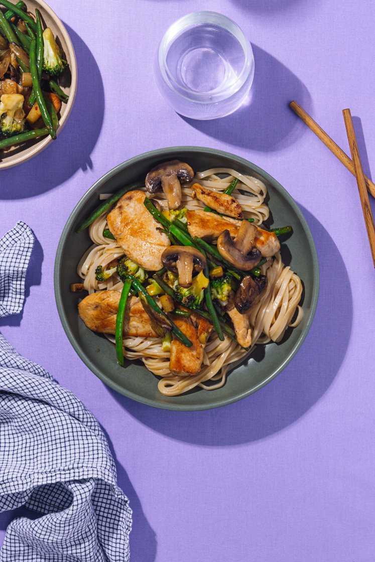 Kylling teriyaki med grøntsager og æggenudler