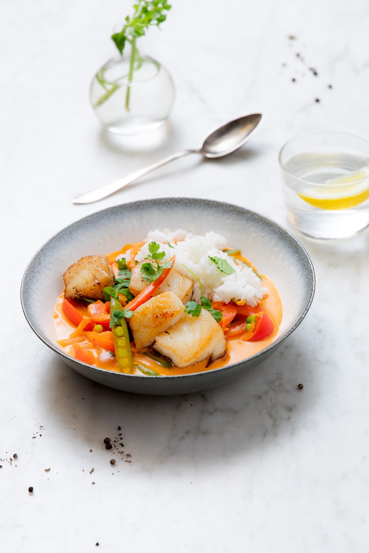 Fiskecurry med lyr, grønnsaker, jasminris og koriander