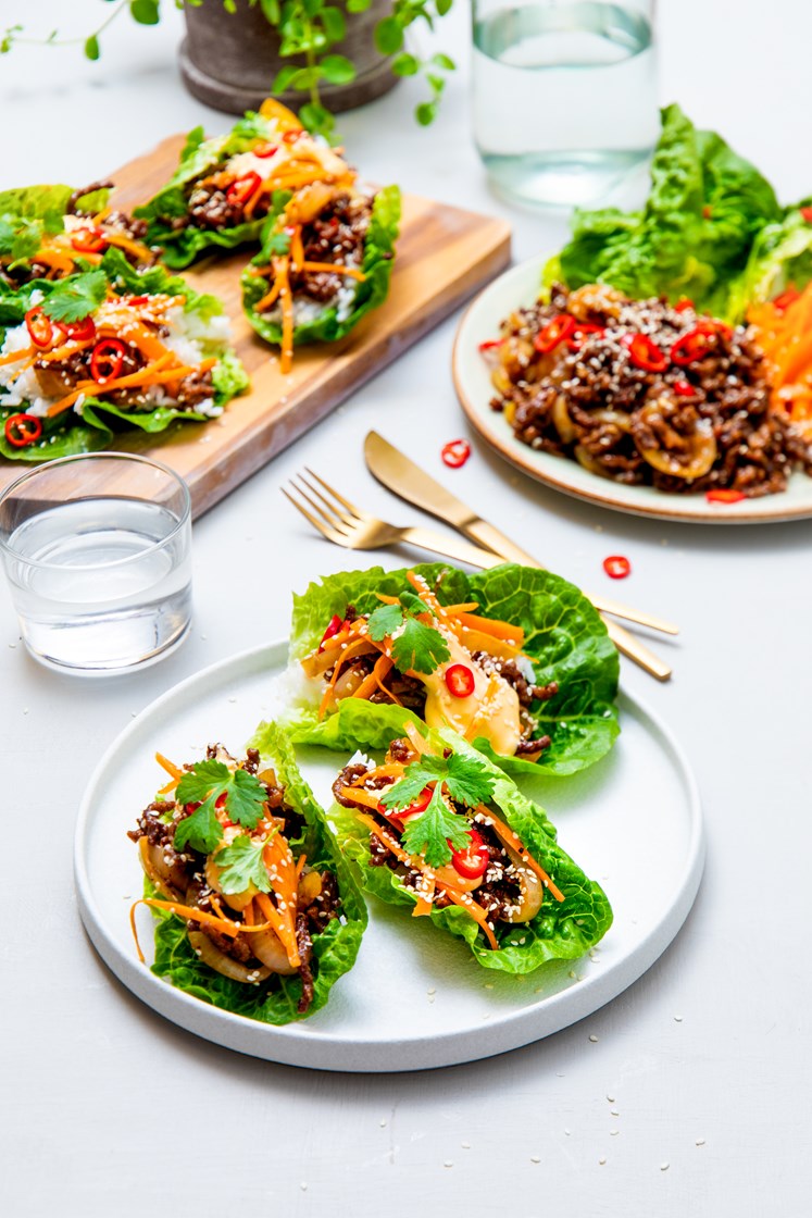 Koreansk salatwrap med kjøttdeig, gulrot og koriander