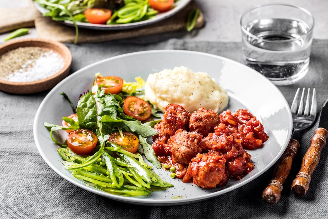 Chorizokjøttboller i tomatsaus med potetmos