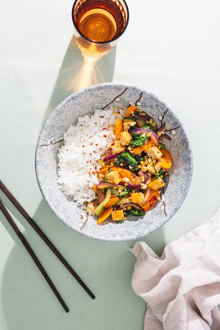 Kung pao med tofu - marinert tofu, pak choy og peanøtter