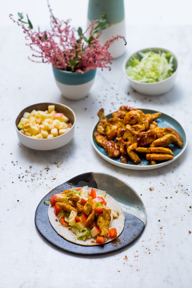 Wraps med mangoglasert kylling, guacamole og salat