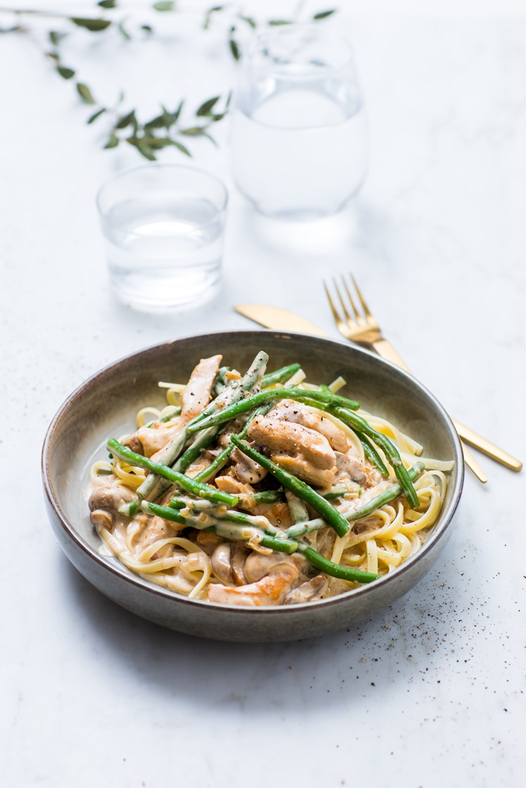 Kremet linguine med kylling, sjampinjong og aspargesbønner