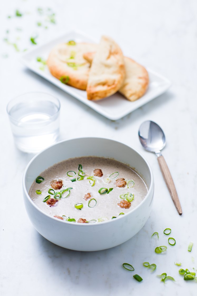 Soppsuppe med salsicciaboller og pitabrød