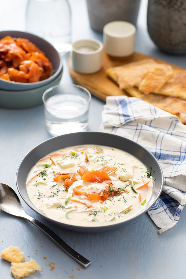 Fiskesuppe med fennikel, røkt laks og dill