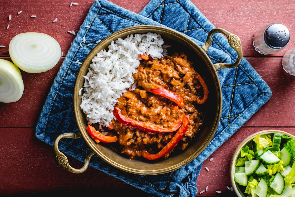 Kremet kjøttgryte med paprika, hjertesalat og ris
