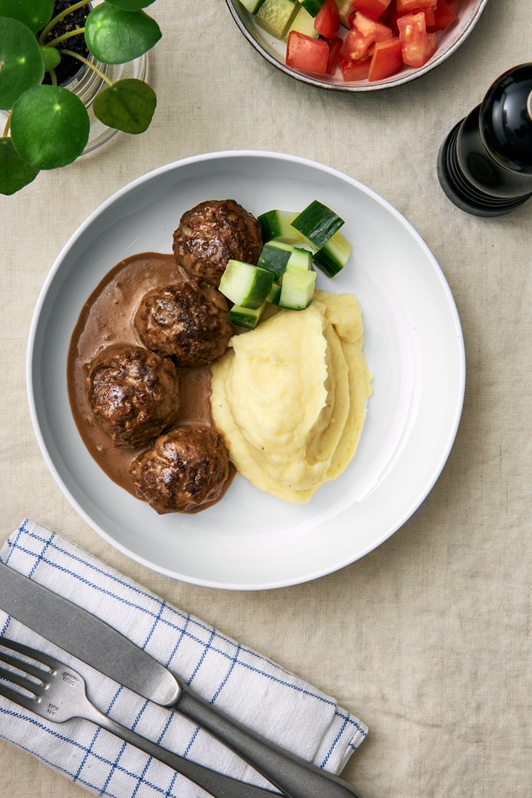 Köttbullar med brunsås och potatismos