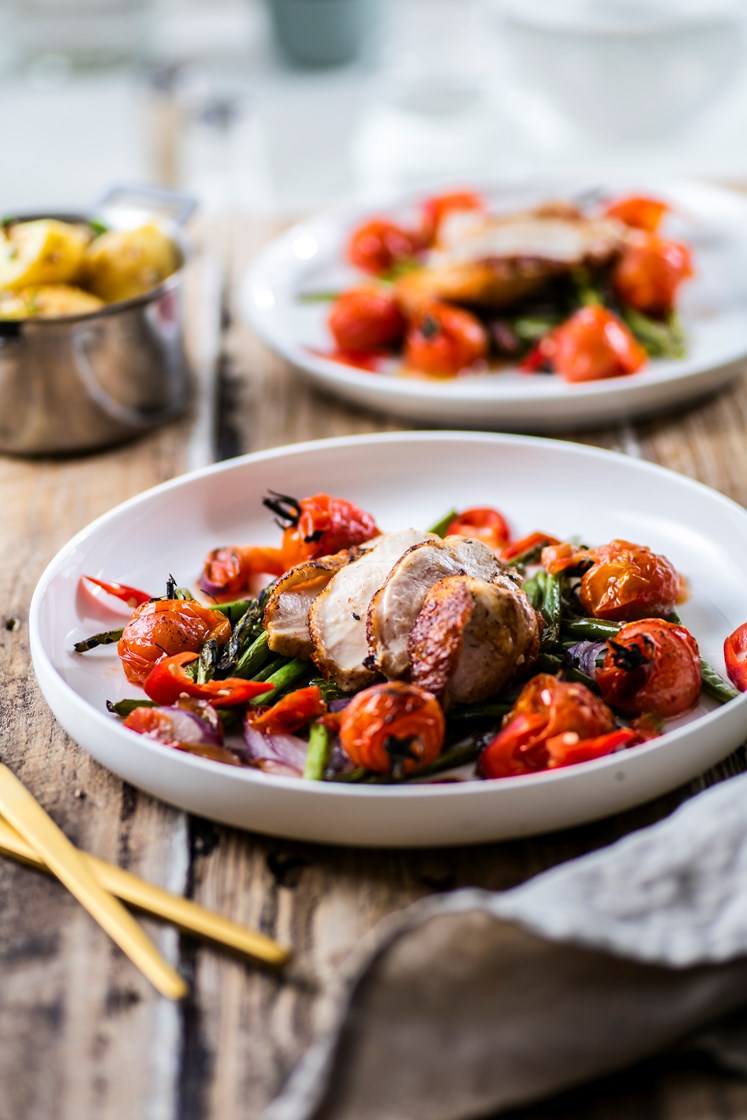 Kylling med sennepspoteter og ovnsbakte cherrytomater og sellerirot