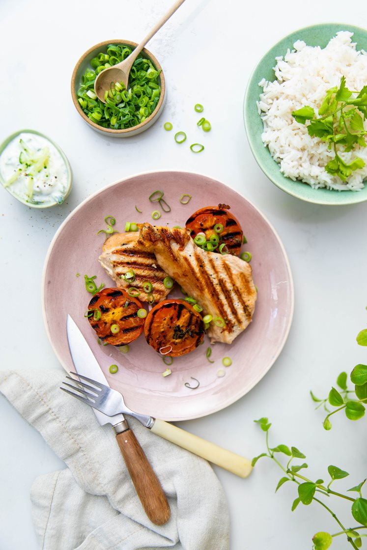 Grillet kalkun med tzatziki og krydrede ris