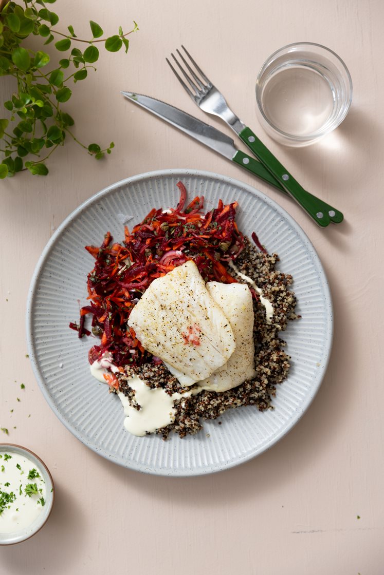 Bagt torsk med rødbedesalat, sennepsdressing og quinoa