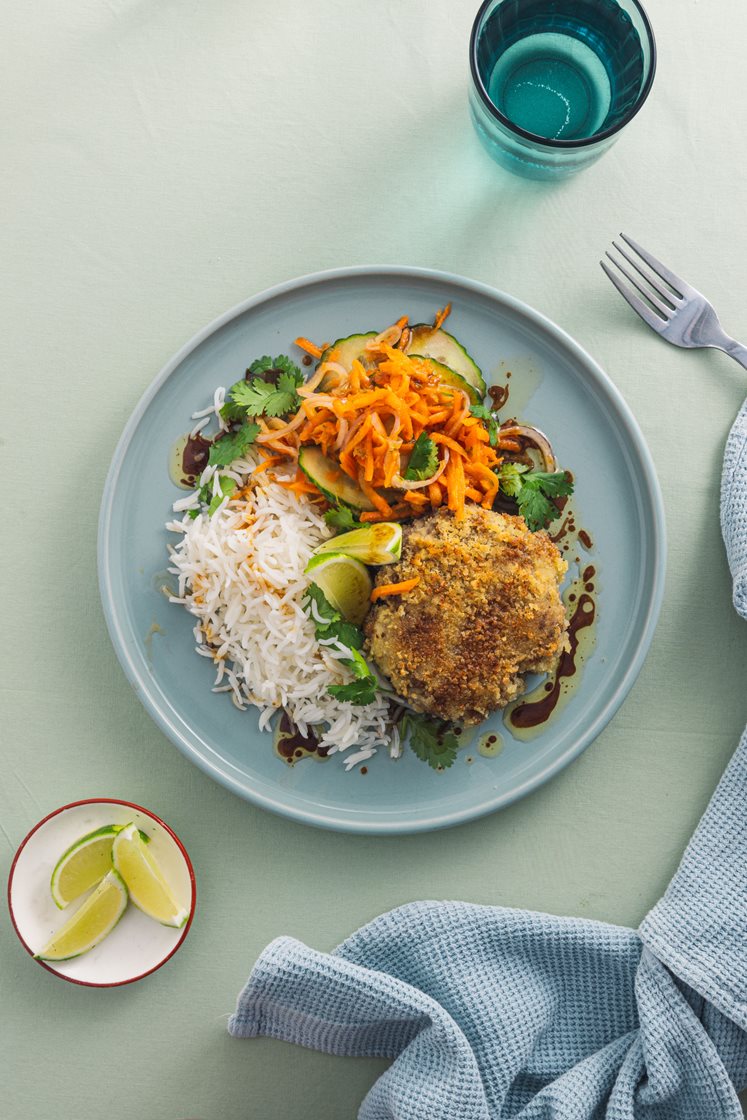 Krebinetter og asiatisk salat med nuoc dressing og ris