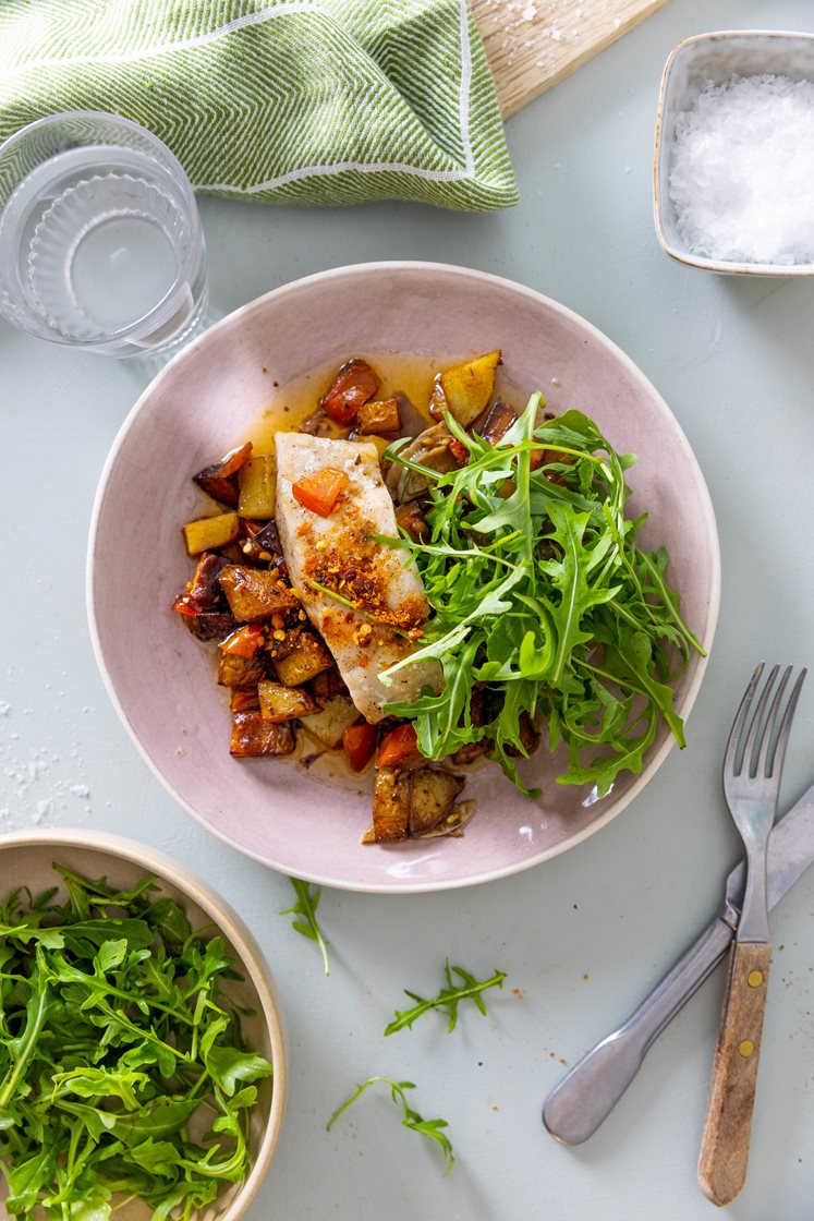 Lyrfilet i tomatsjy med potet og ruccolasalat