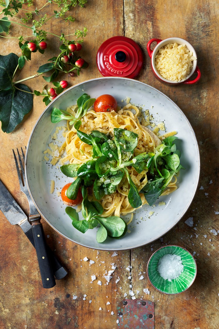 Kycklingpasta med fänkål och riven prästost