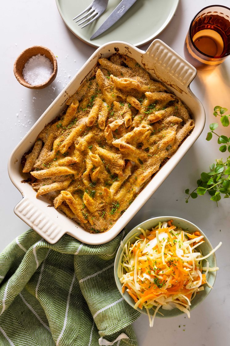 Fuldkornspasta al forno med torsk og spidskålssalat