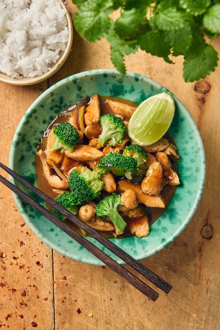 Chicken teriyaki wok med lime och broccoli