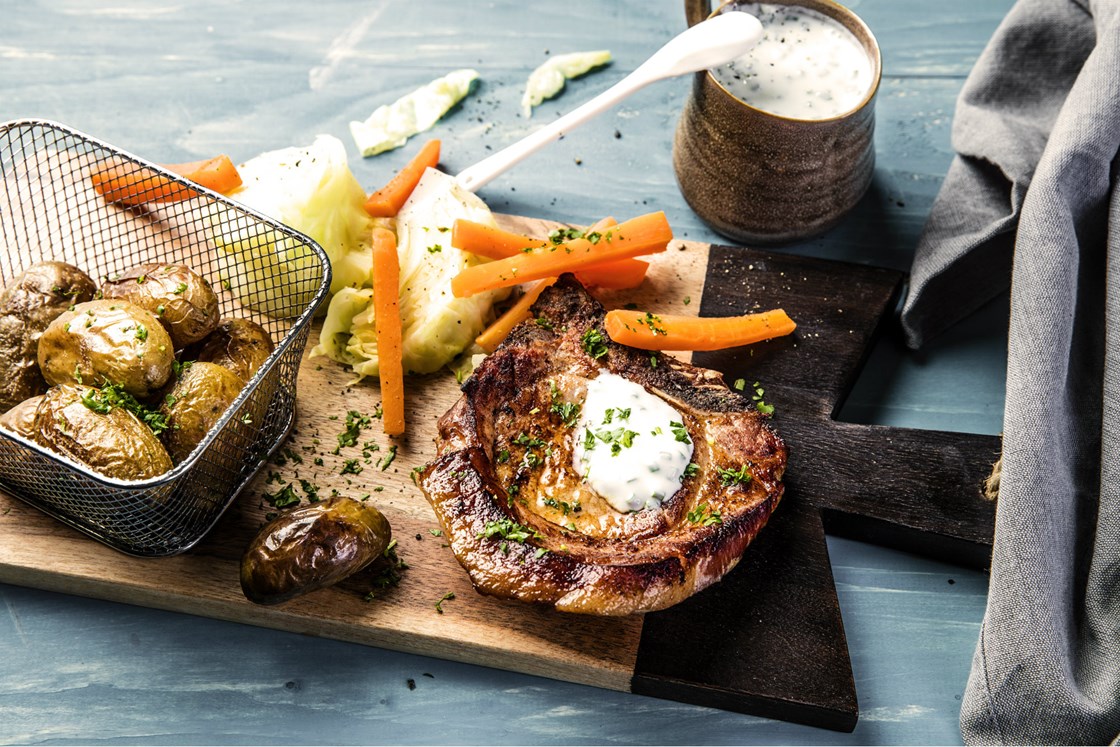 Koteletter med sommerkål
