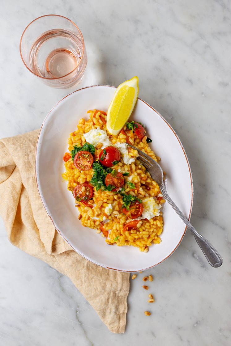 Risotto caprese med salviagremolata och pinjenötter 