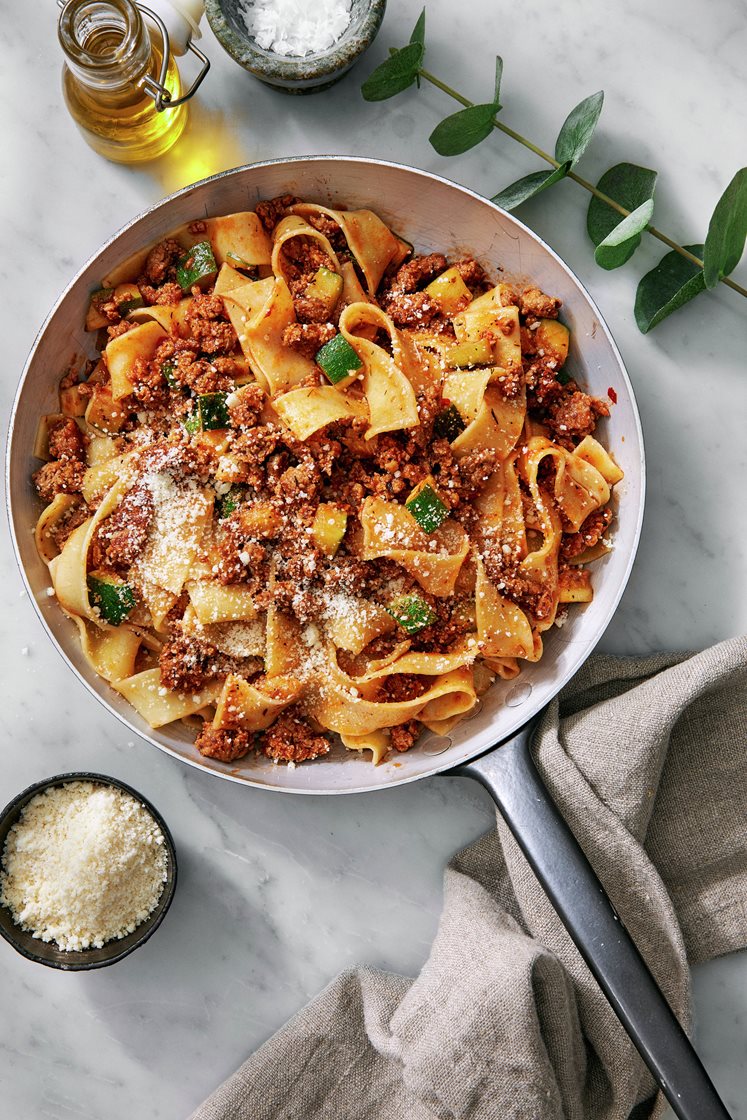 Pappardelle di tacchino - kalkonfärspasta med zucchini, vitlök och pecorino