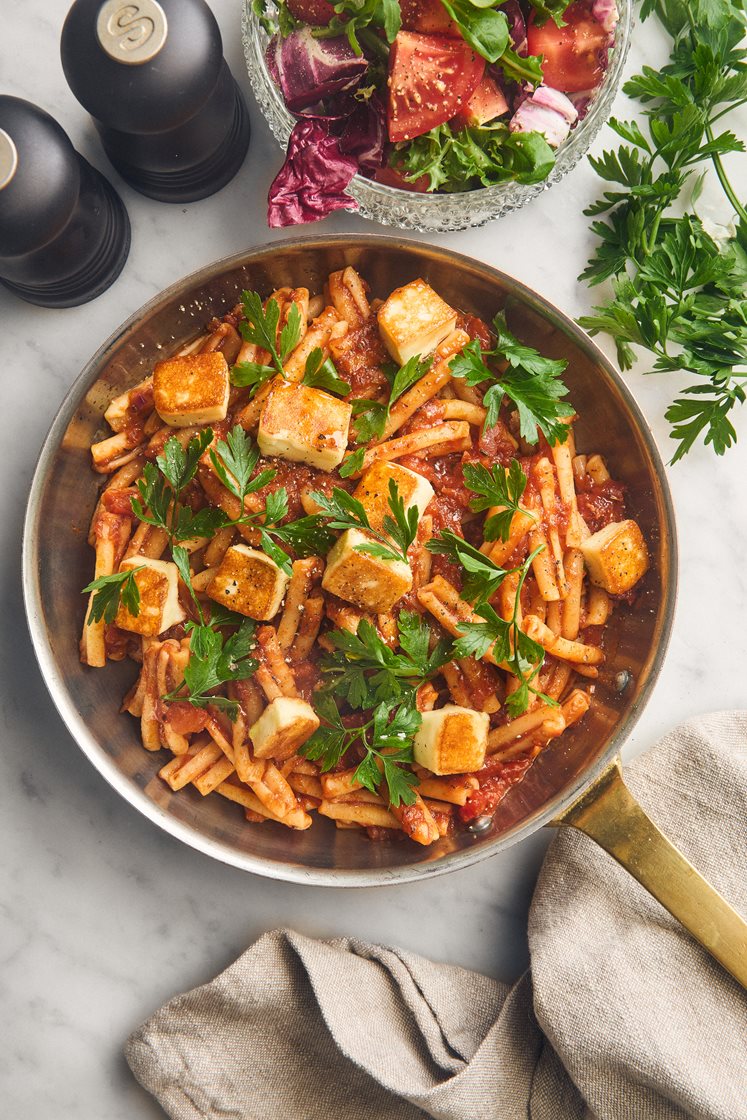 Pasta pomodoro med knaprig pannoumi