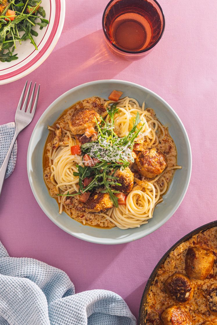 Marry me kyllingkjøttboller med linguine og blandet salat