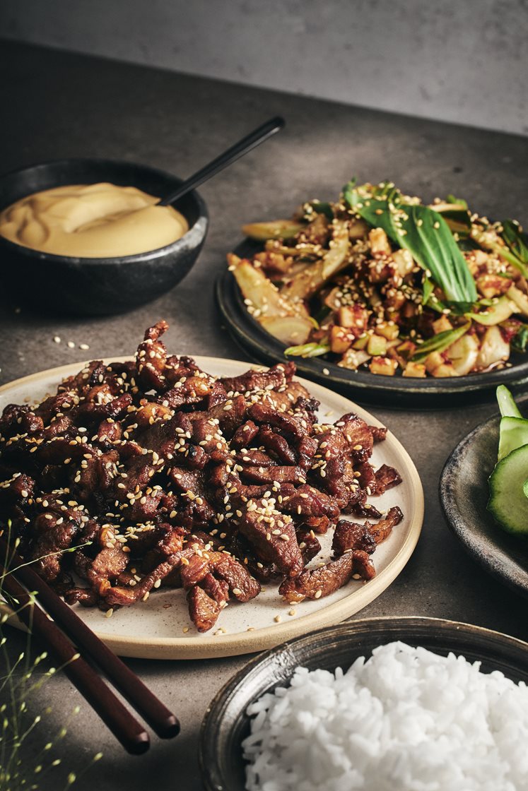 Bulgogi - Marinert svinefilet med pære- og pak choysalat, ris og soyamajones