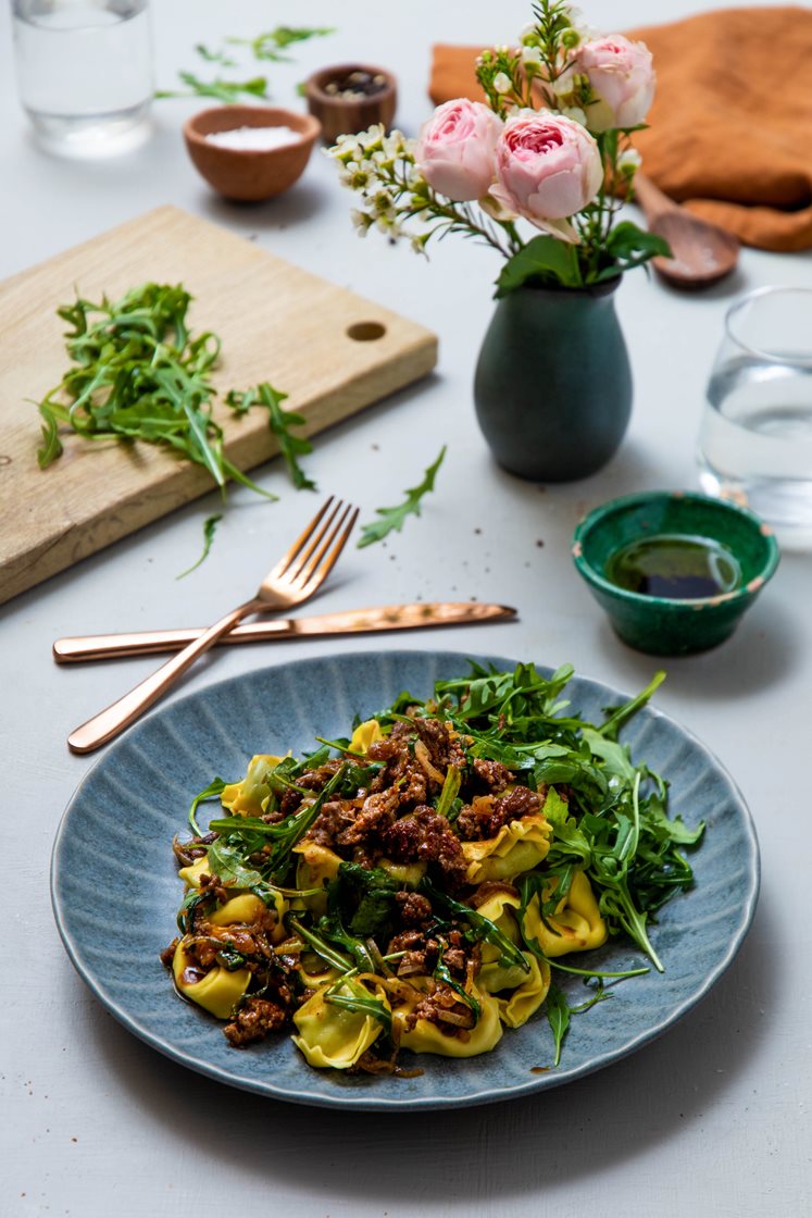 Tortelloni med spinat, ricotta og salsicciakjøttdeig 