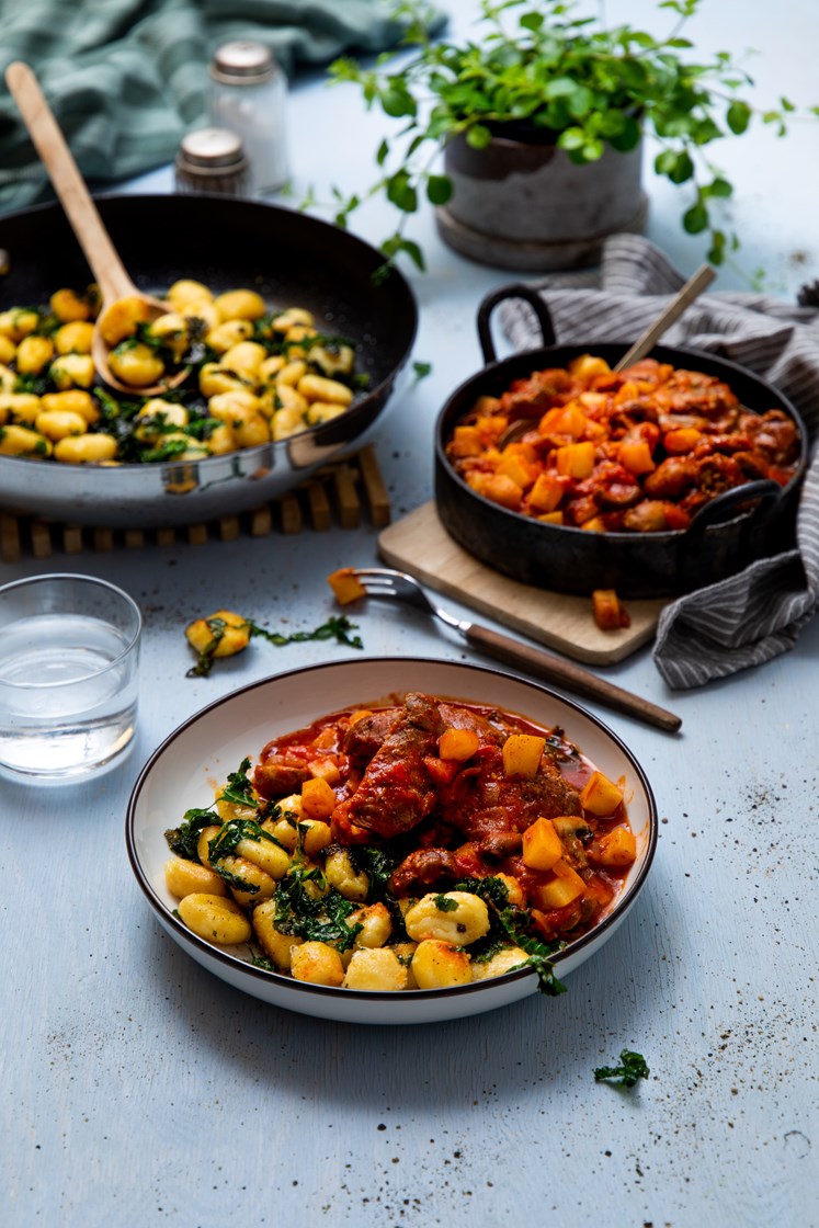 Svinekjake med sprøstekt gnocchi, aromasopp og Gran Biraghi